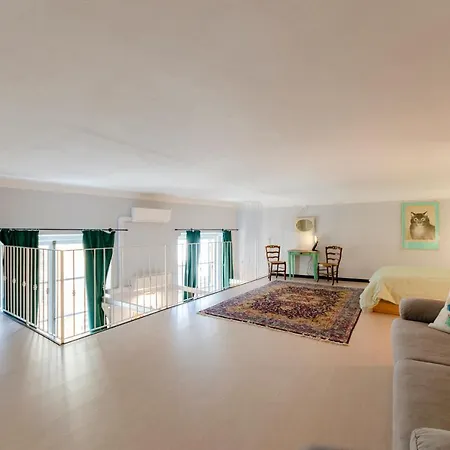 Daire Joivy Superb Flat Near Christopher Columbus' House